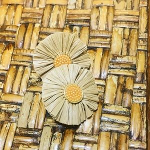 Raffia SUNBURST on Stud w gold pendant.